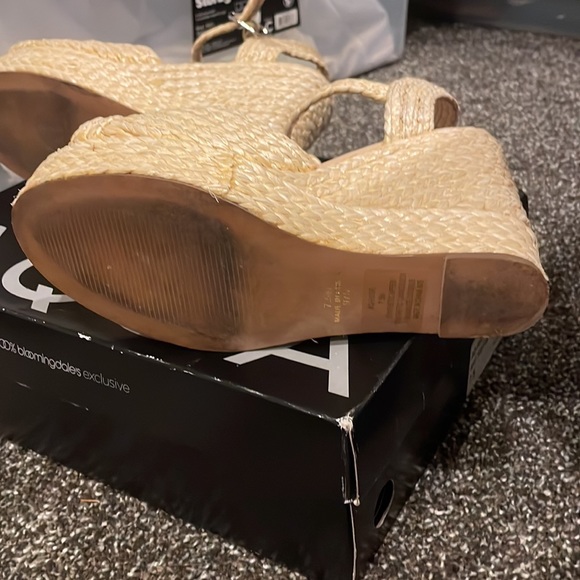 AQUA Natural Raffia Straw Sandal Platforms - Picture 7 of 8